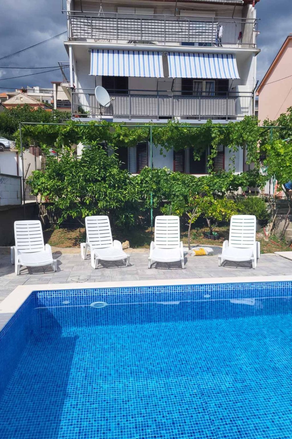 Schöne Wohnung mit Gemeinschaftspool,-Dedans