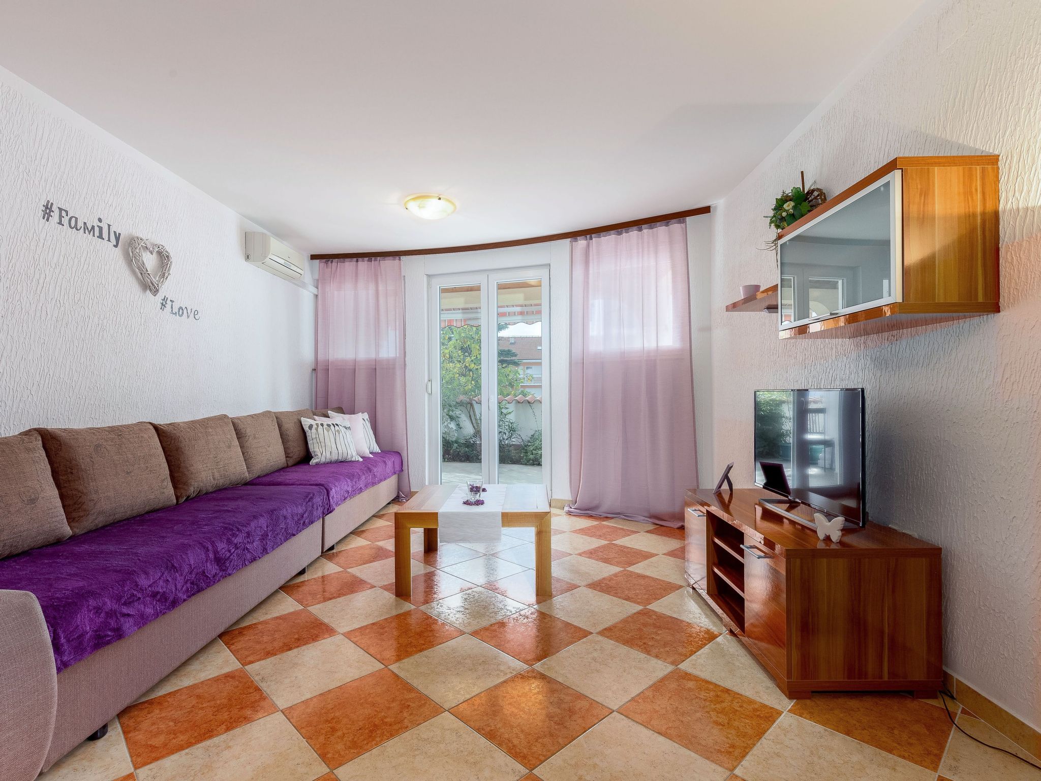 Wohnung mit Balkon und Meerblick-Dedans