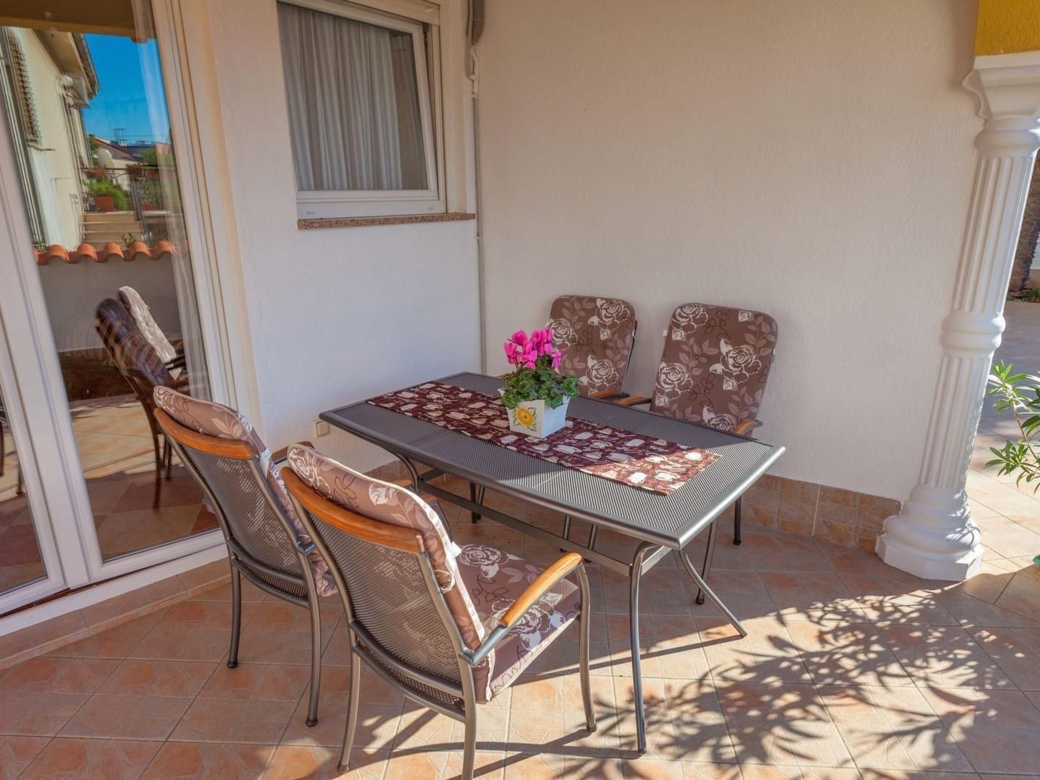 Wohnung mit Balkon und Meerblick-Dedans