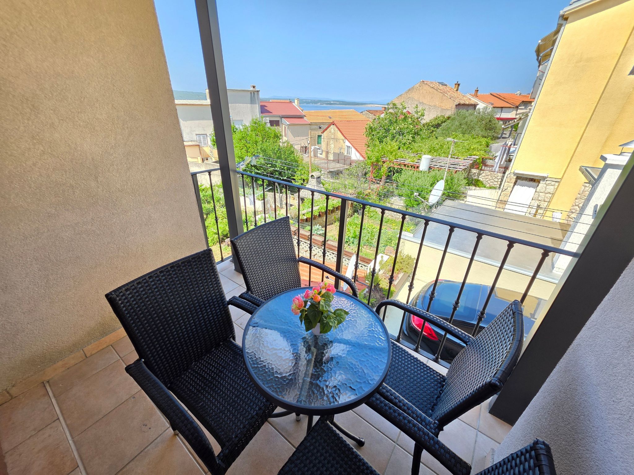 Wohnung mit Balkon, AC, Privatparkplatz-Binnen