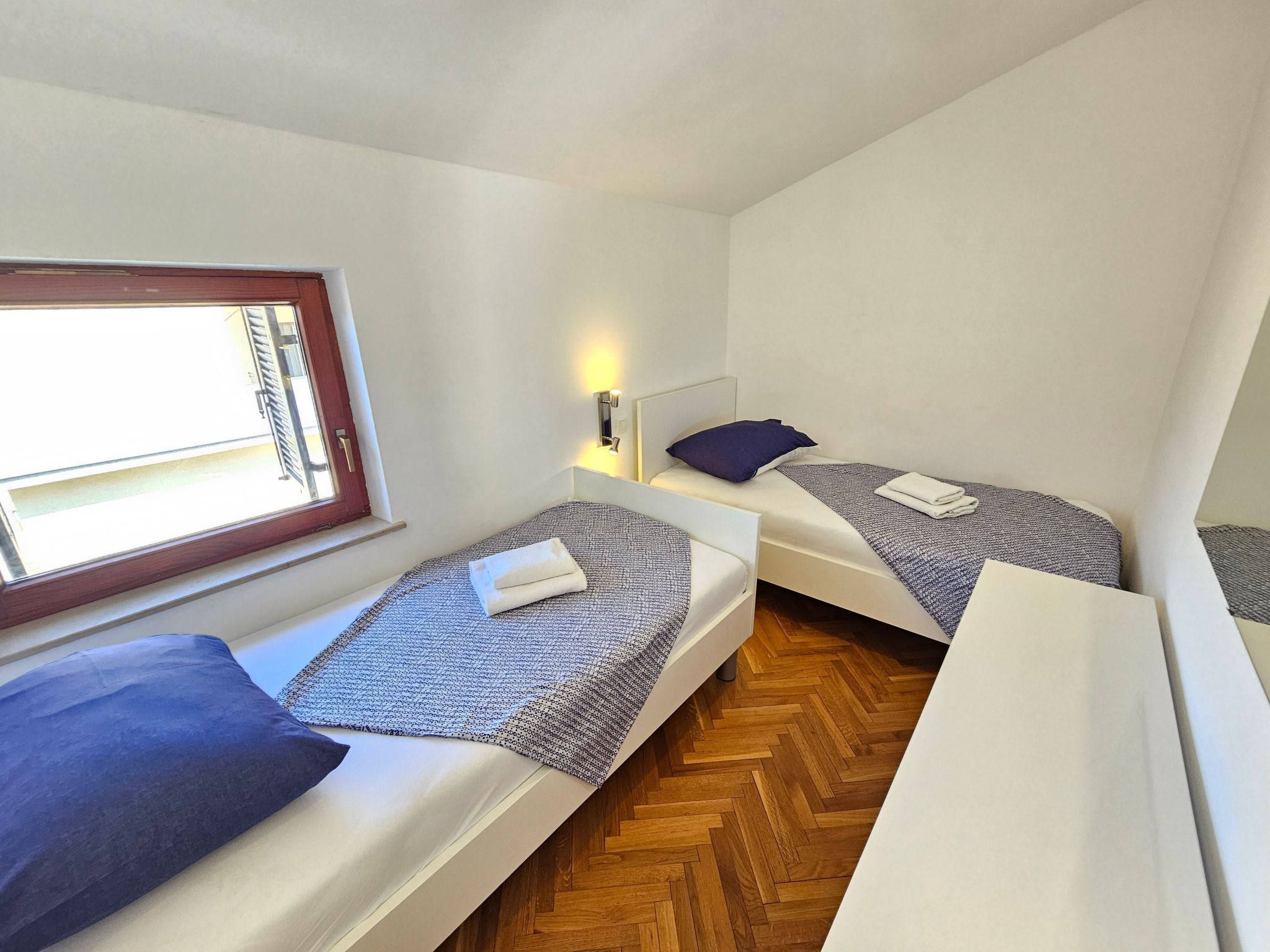 Wohnung mit Balkon, AC, Privatparkplatz-Binnen