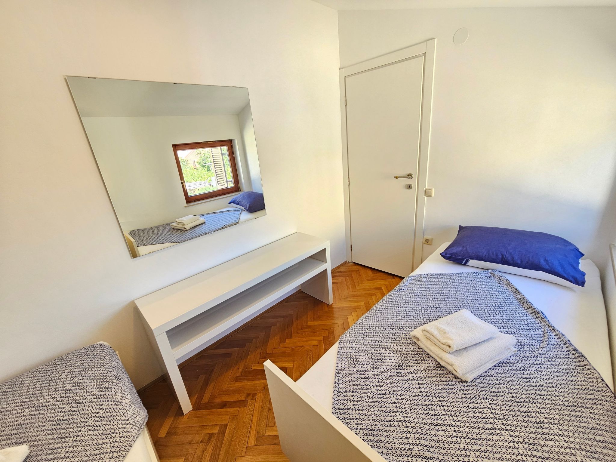 Wohnung mit Balkon, AC, Privatparkplatz-Binnen