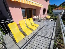 Vrijstaand vakantiehuis met terras op 150 meter van zee in Crikvenica - thumbnail 4
