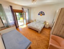 Vrijstaand vakantiehuis met terras op 150 meter van zee in Crikvenica - thumbnail 5