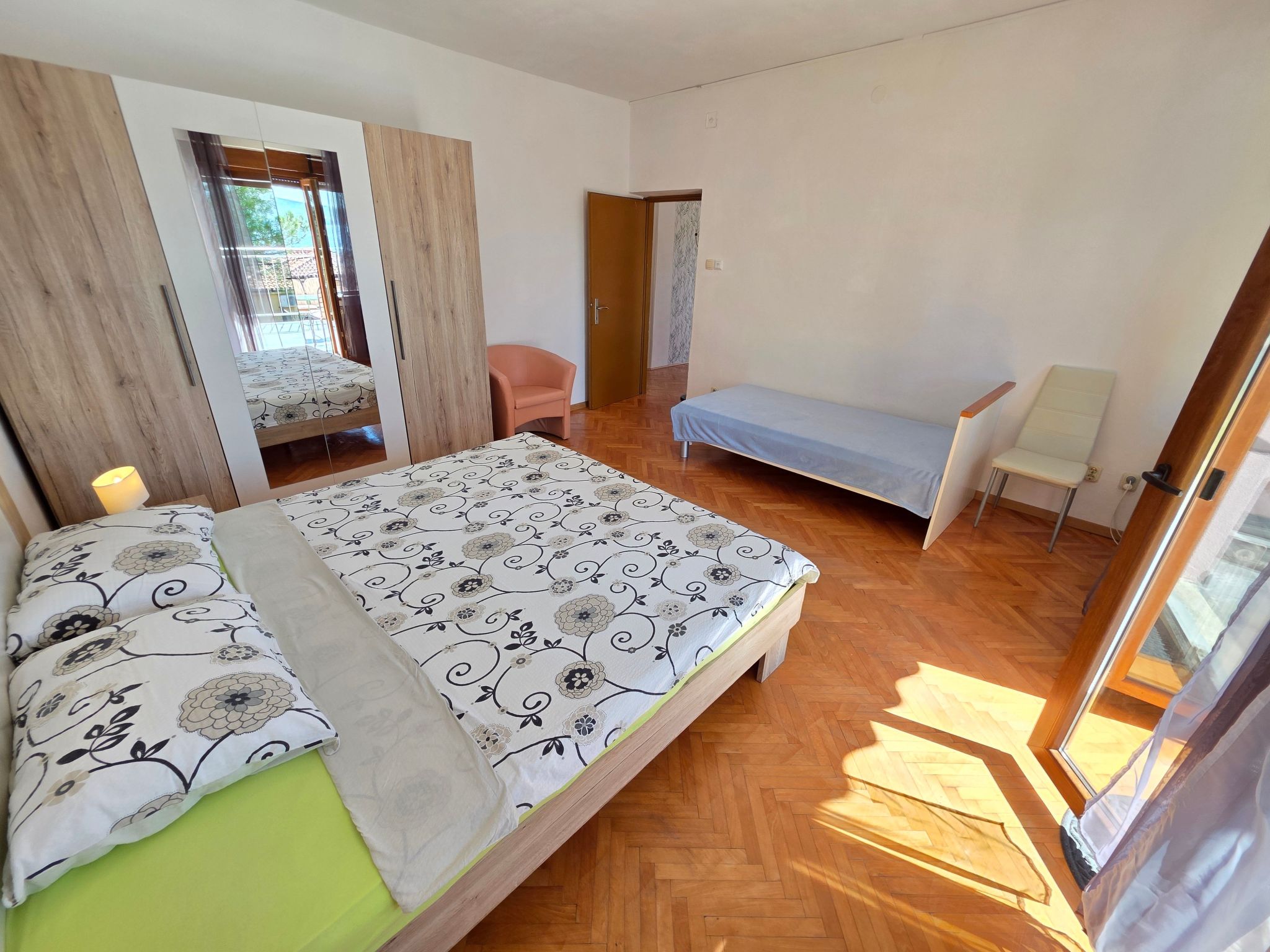 Wohnung mit Terrasse, 150 m vom Sandstrand entfernt-Drinnen