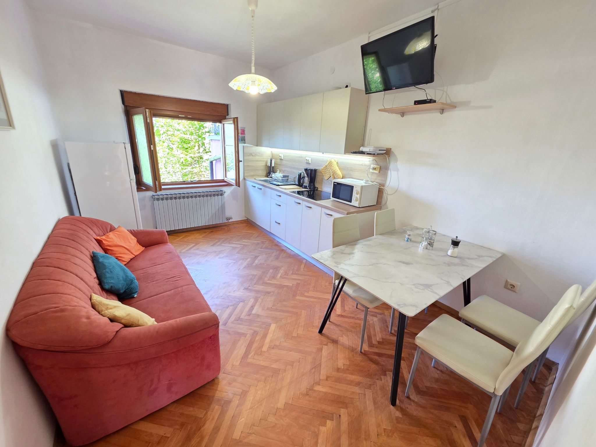 Wohnung mit Terrasse, 150 m vom Sandstrand entfernt-Drinnen