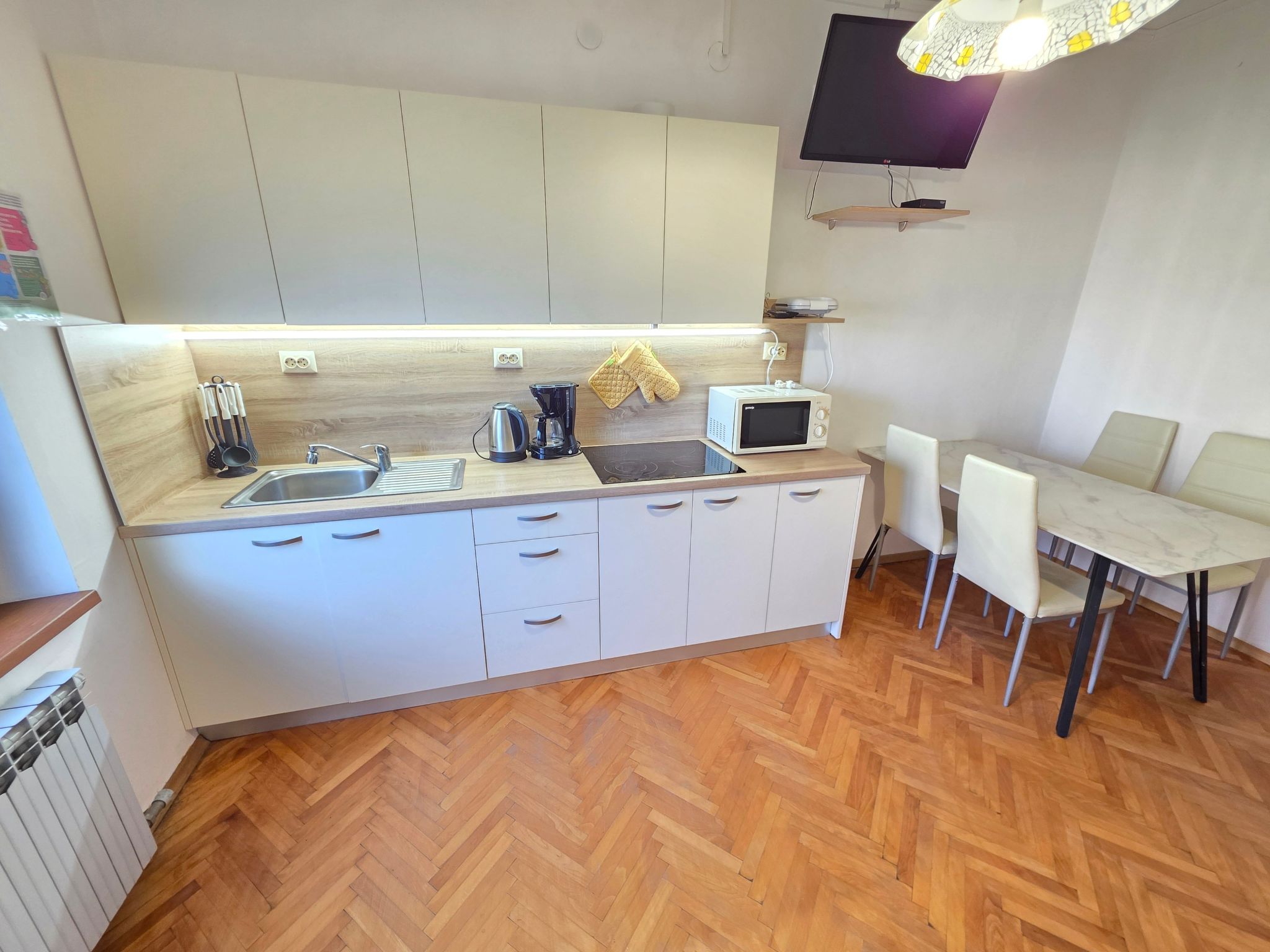 Wohnung mit Terrasse, 150 m vom Sandstrand entfernt-Drinnen