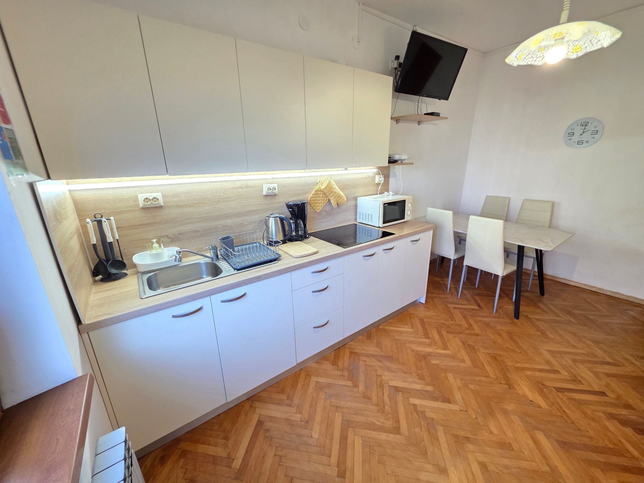 Wohnung mit Terrasse, 150 m vom Sandstrand entfernt-Drinnen