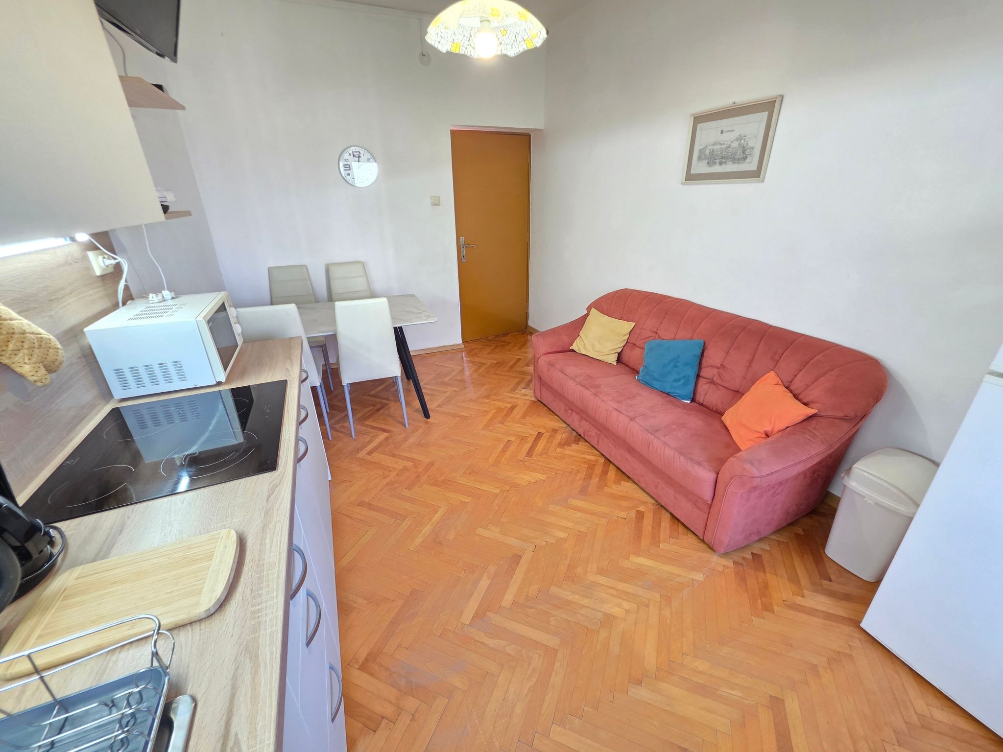 Wohnung mit Terrasse, 150 m vom Sandstrand entfernt-Drinnen