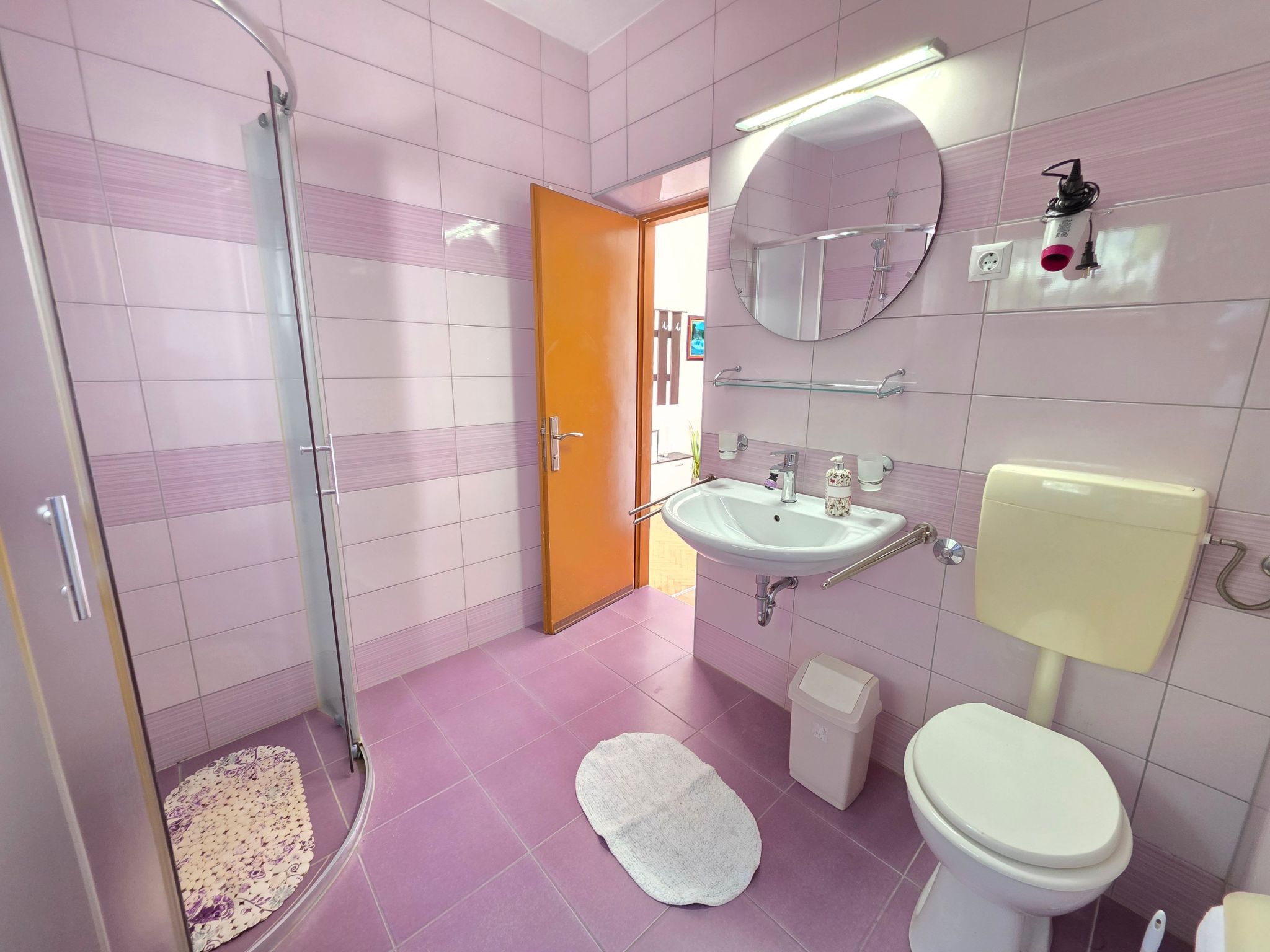 Wohnung mit Terrasse, 150 m vom Sandstrand entfernt-Drinnen