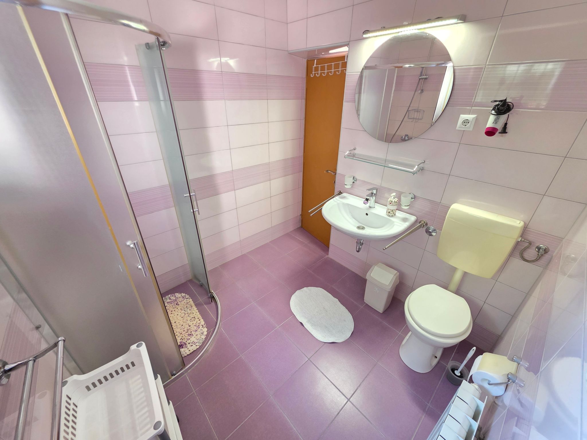 Wohnung mit Terrasse, 150 m vom Sandstrand entfernt-Drinnen