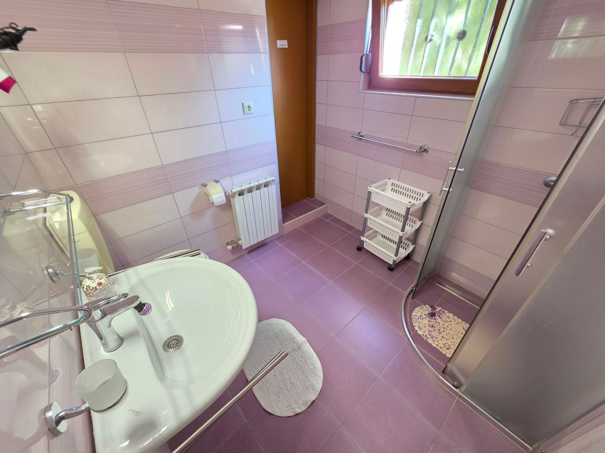 Wohnung mit Terrasse, 150 m vom Sandstrand entfernt-Drinnen