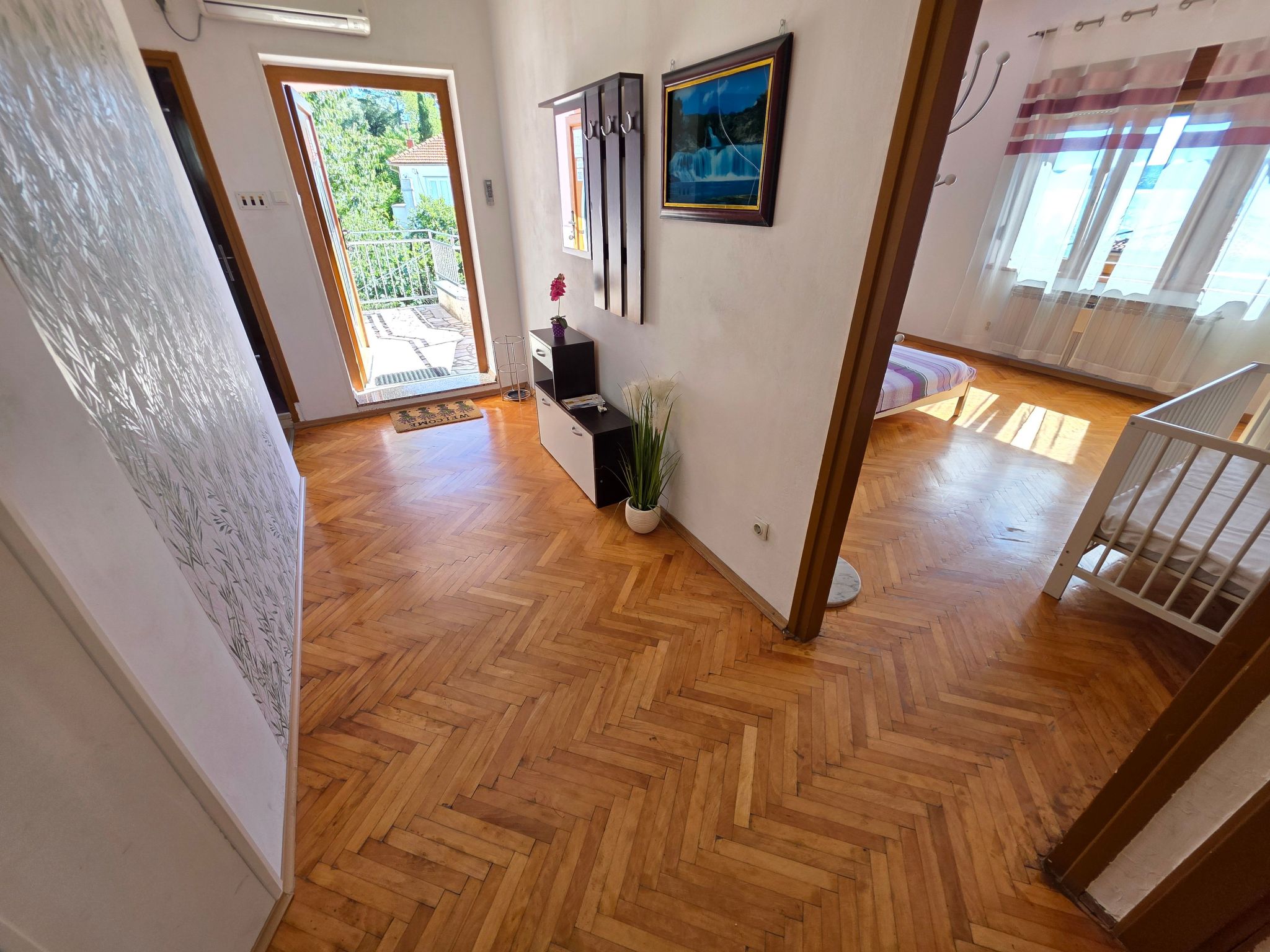 Wohnung mit Terrasse, 150 m vom Sandstrand entfernt-Drinnen