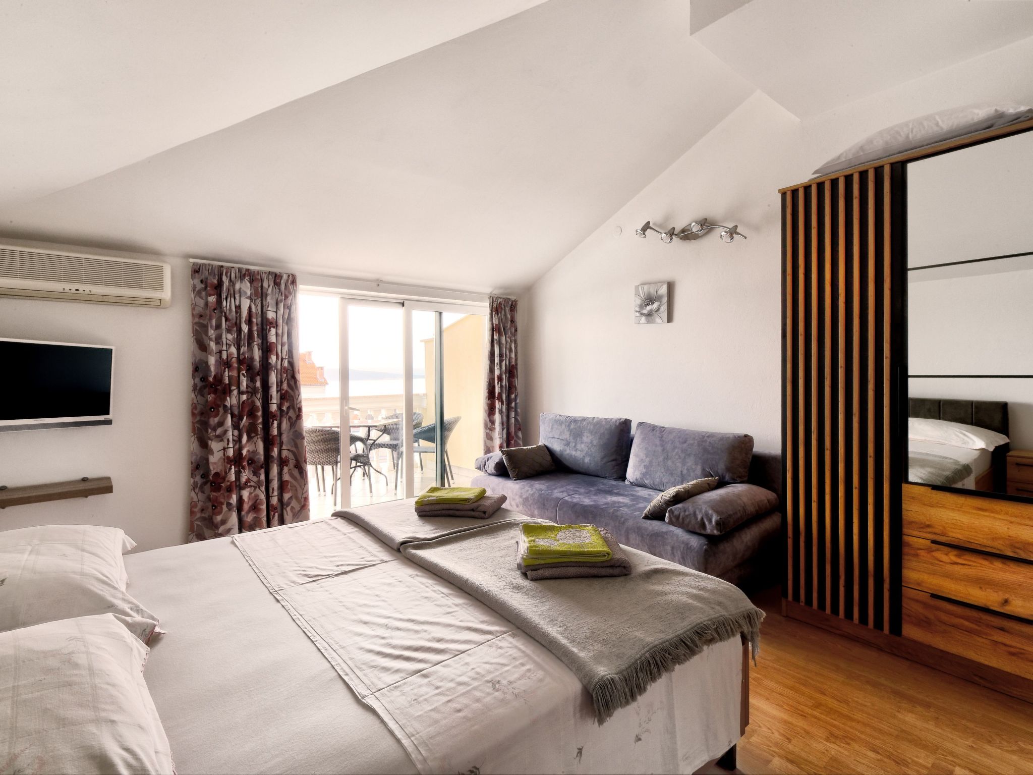 Studio-Apartment mit Balkon und Meerblick-Binnen