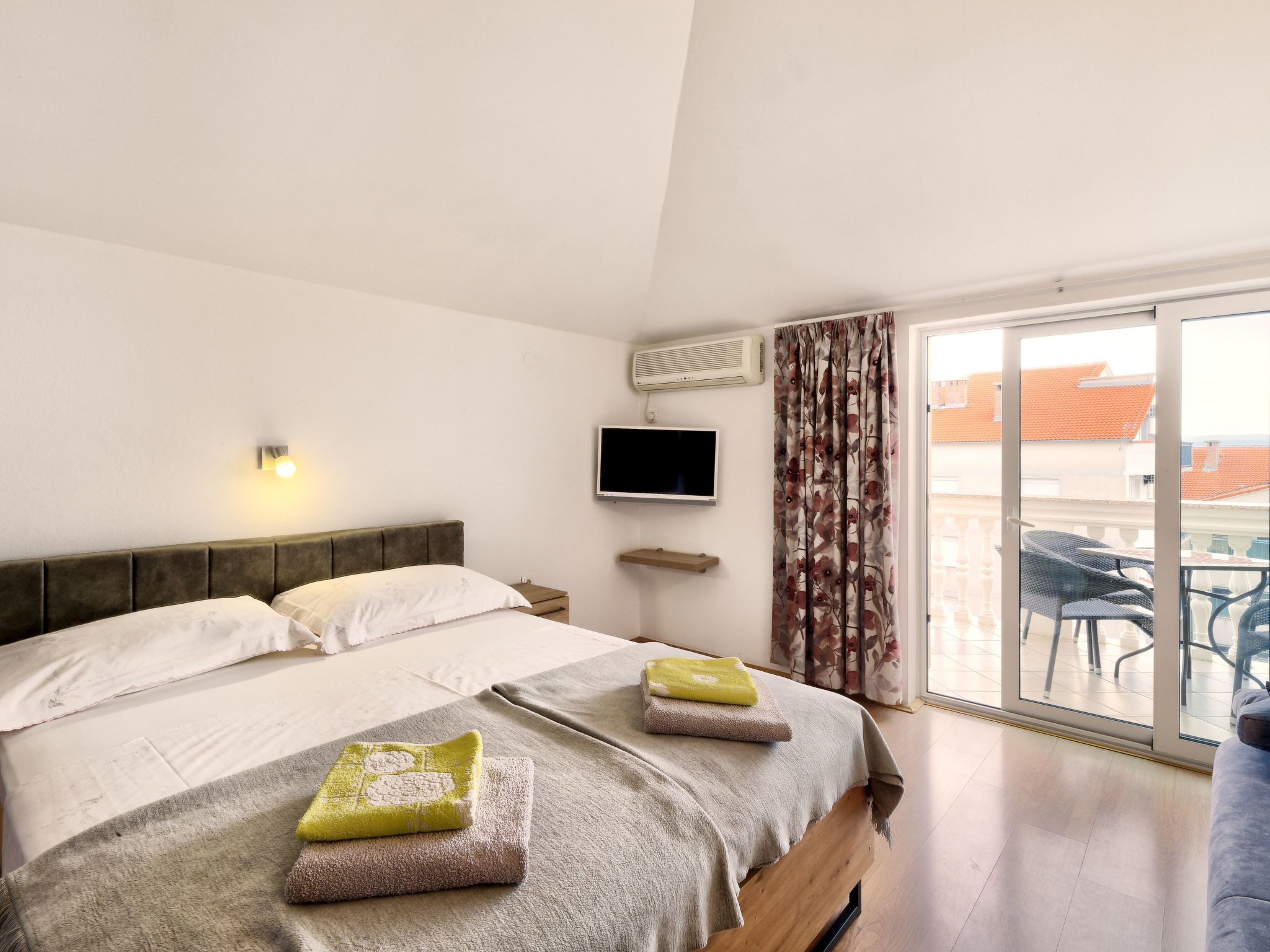 Studio-Apartment mit Balkon und Meerblick-Binnen