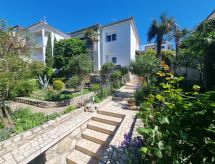 Vrijstaand vakantiehuis op slechts 10 meter van zee in Crikvenica - thumbnail 2