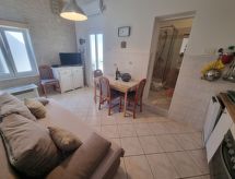 Vrijstaand vakantiehuis op slechts 10 meter van zee in Crikvenica - thumbnail 4