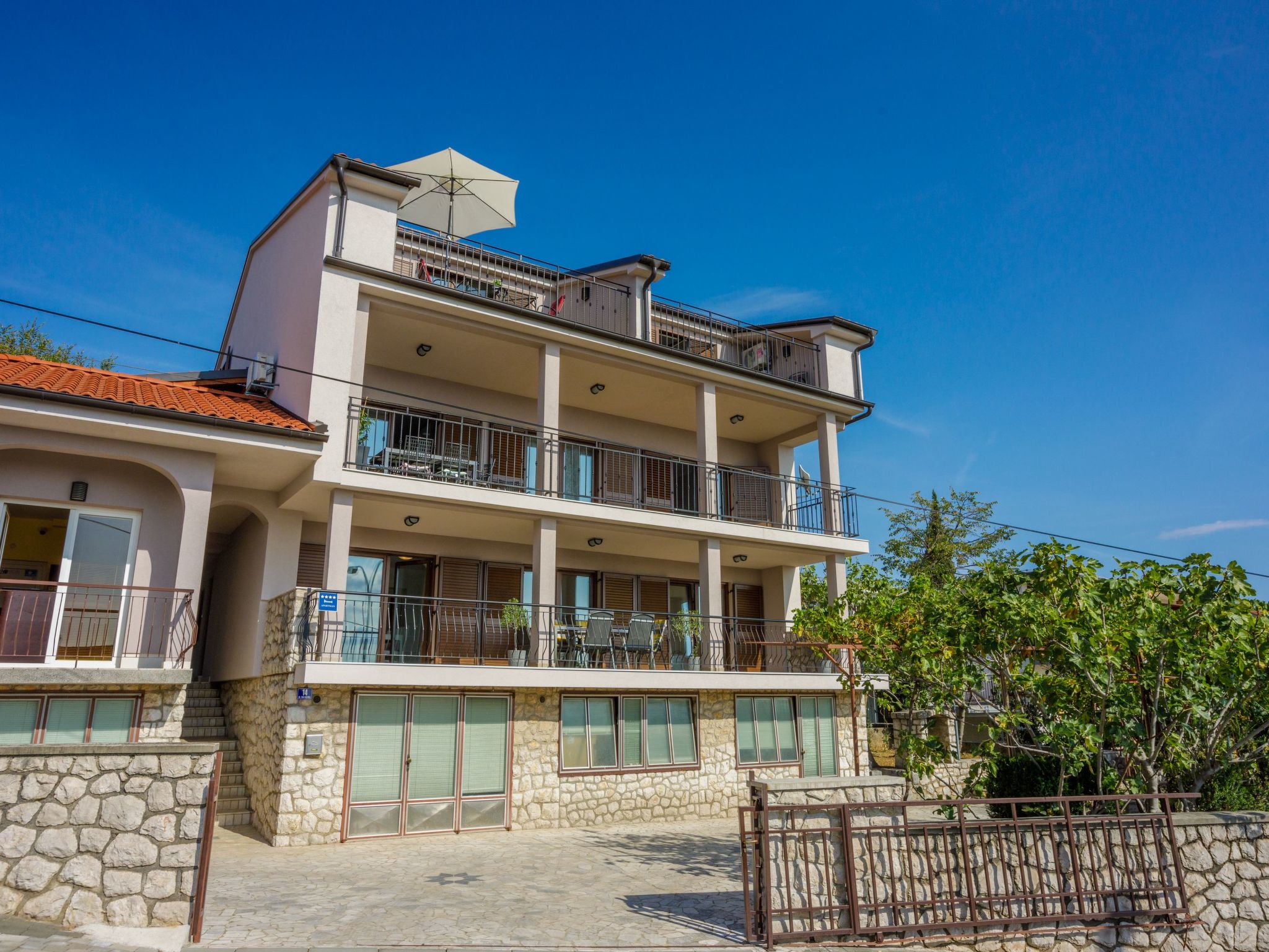 Wohnung im Erdgeschoss mit Terrasse-Drinnen