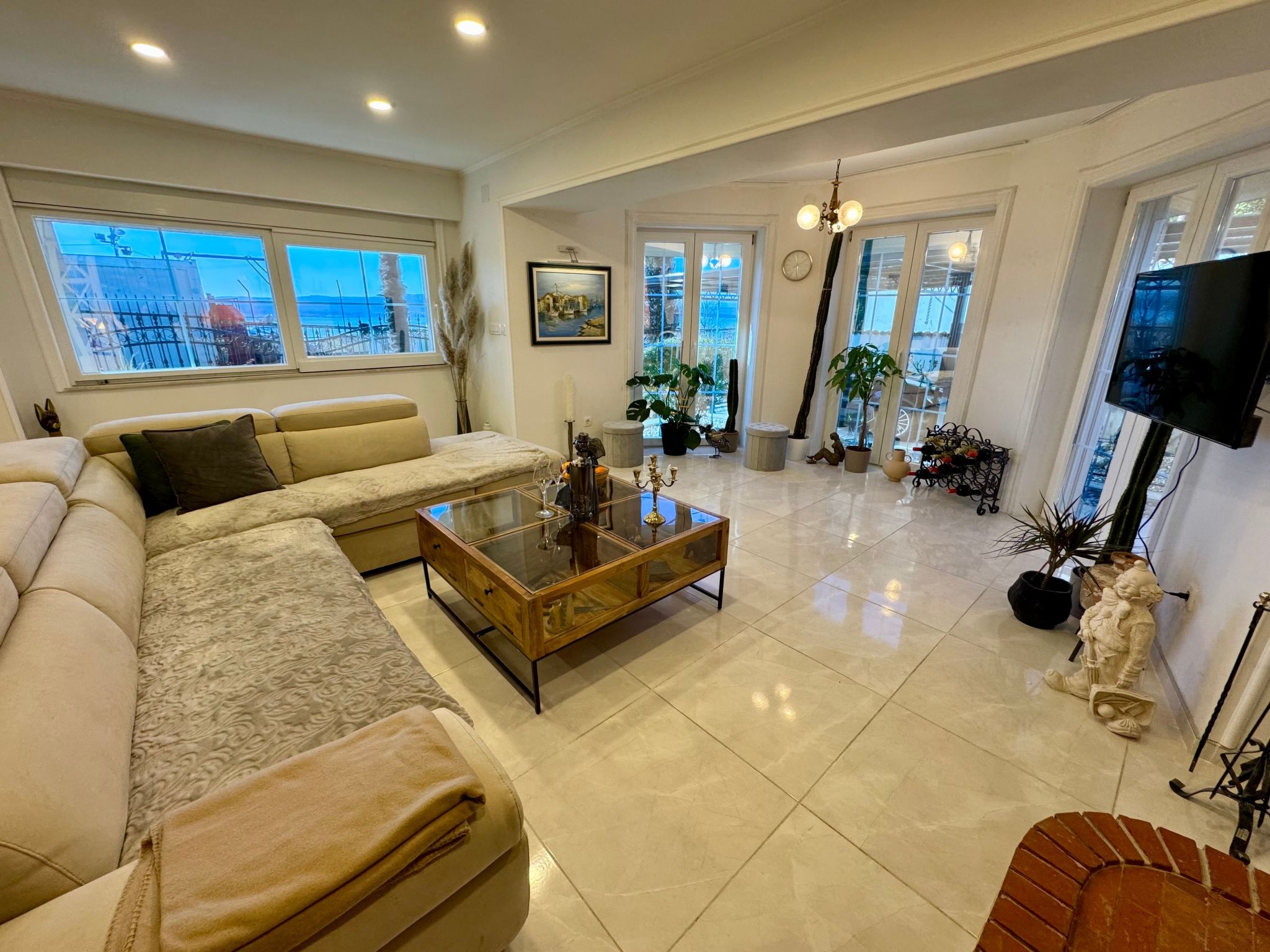 Apartment Toma 2-Image-tags.info