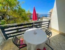 Appartement in Crikvenica mit Möbliertem Balkon