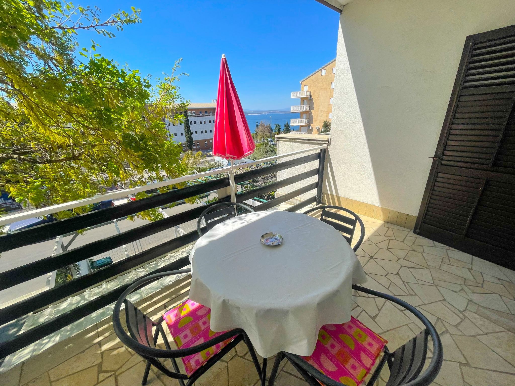 Appartement in Crikvenica mit Möbliertem Balkon