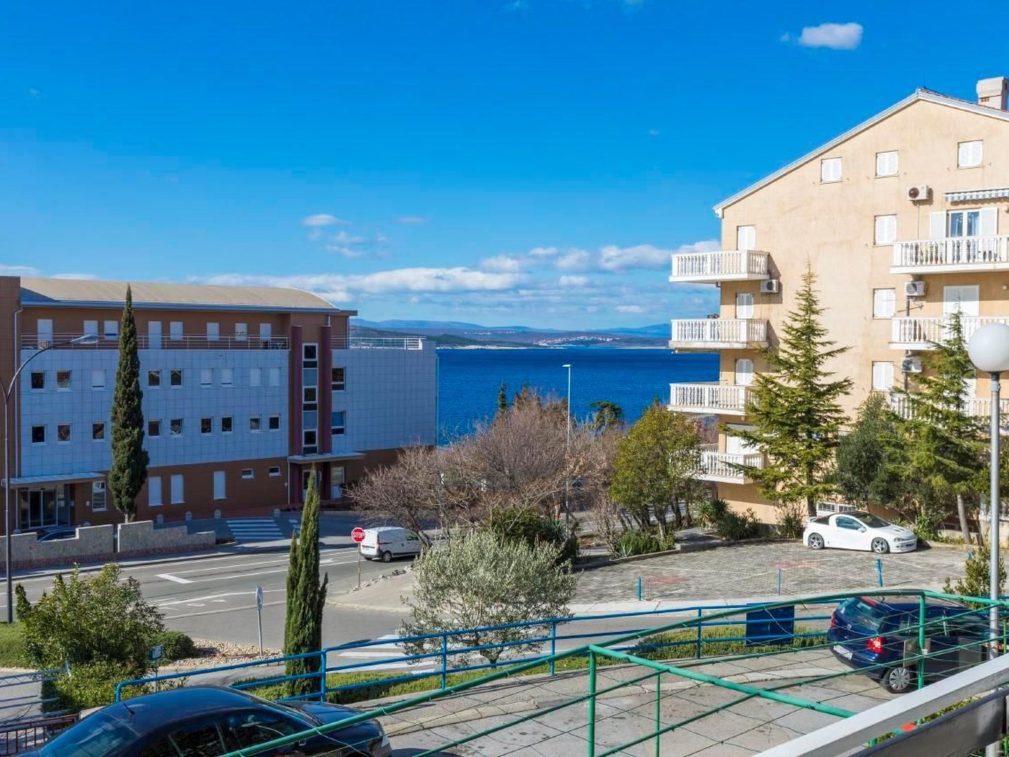 Appartement in Crikvenica mit Möbliertem Balkon-Image-tags.info