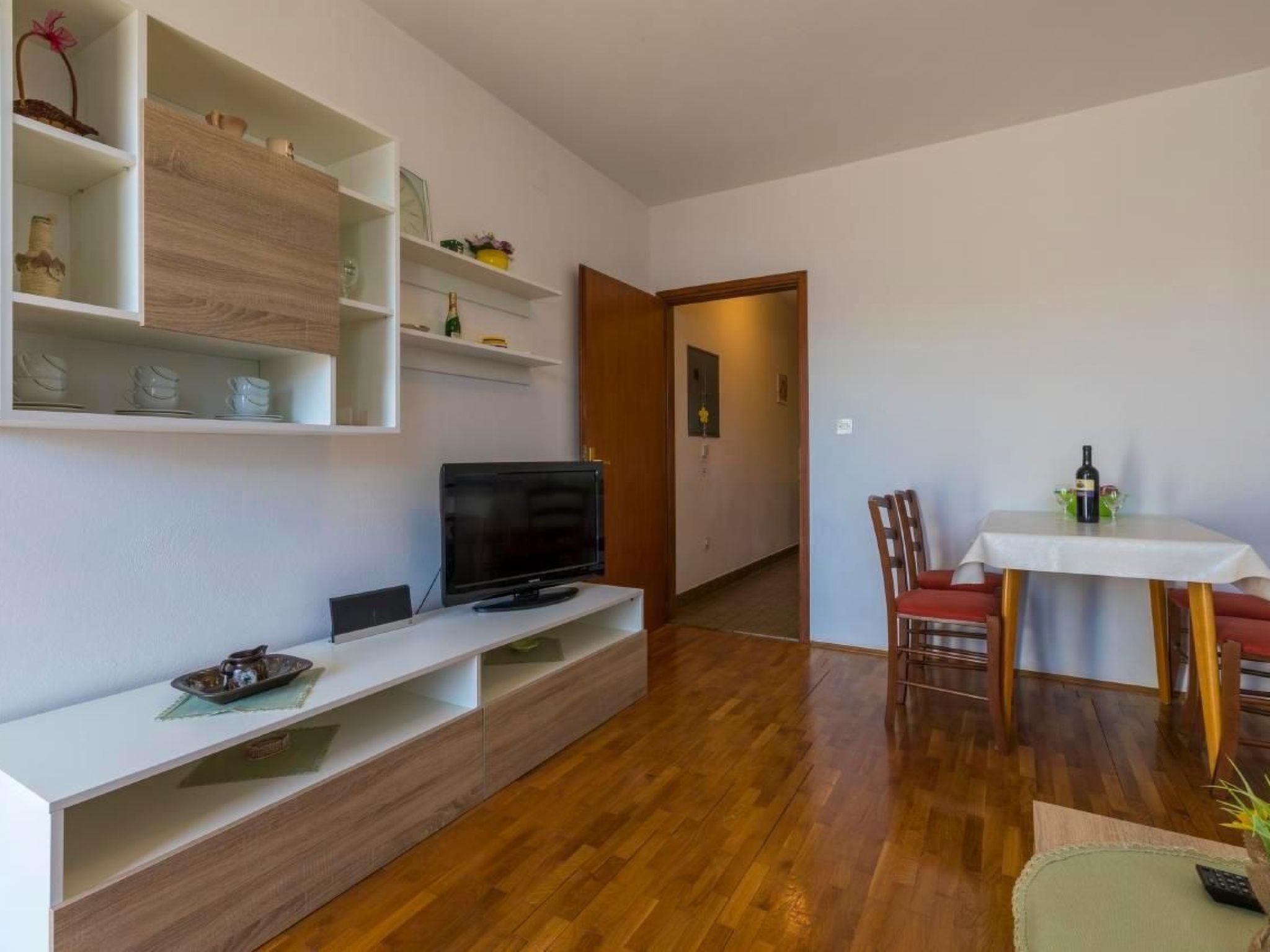 Appartement in Crikvenica mit Möbliertem Balkon-Drinnen