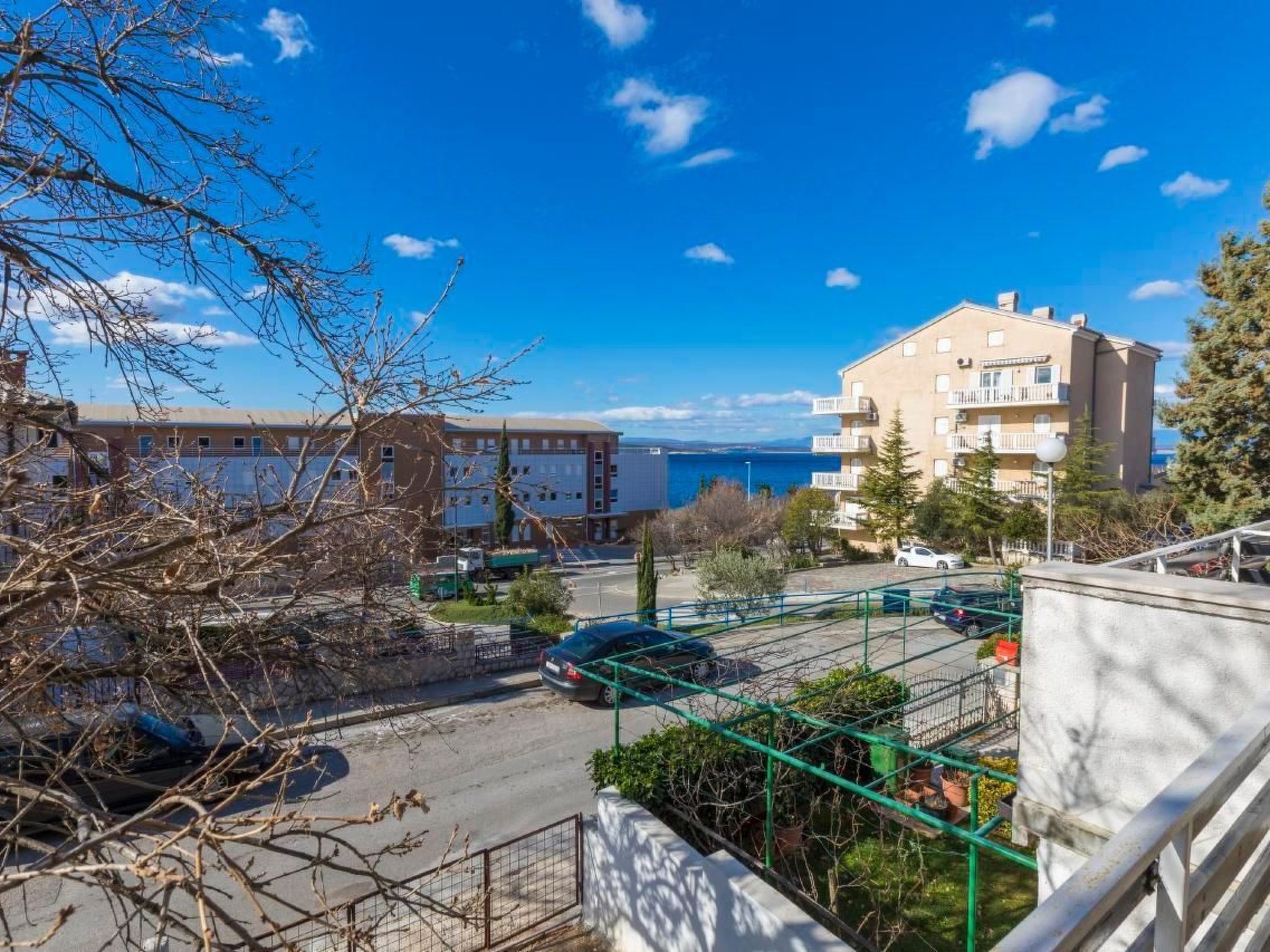 Appartement in Crikvenica mit Möbliertem Balkon-Draußen