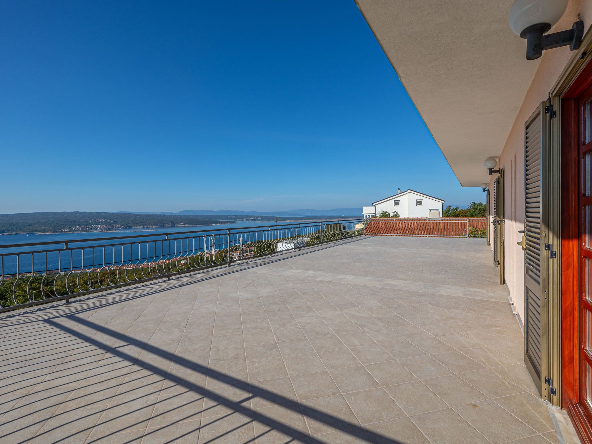 Appartement in Crikvenica mit Großem Garten