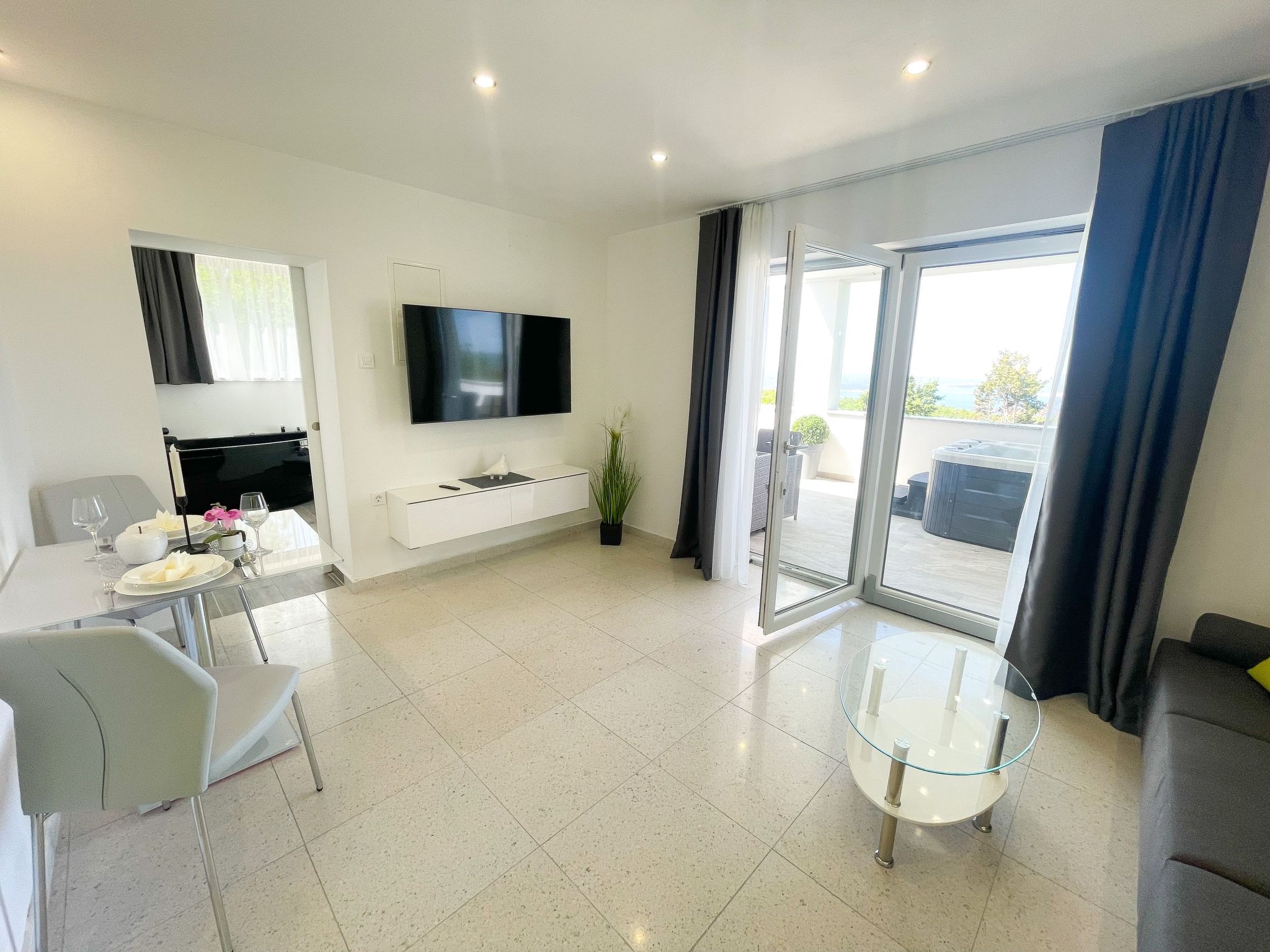 In Crikvenica mit Grill, Terrasse und Garten-Inside