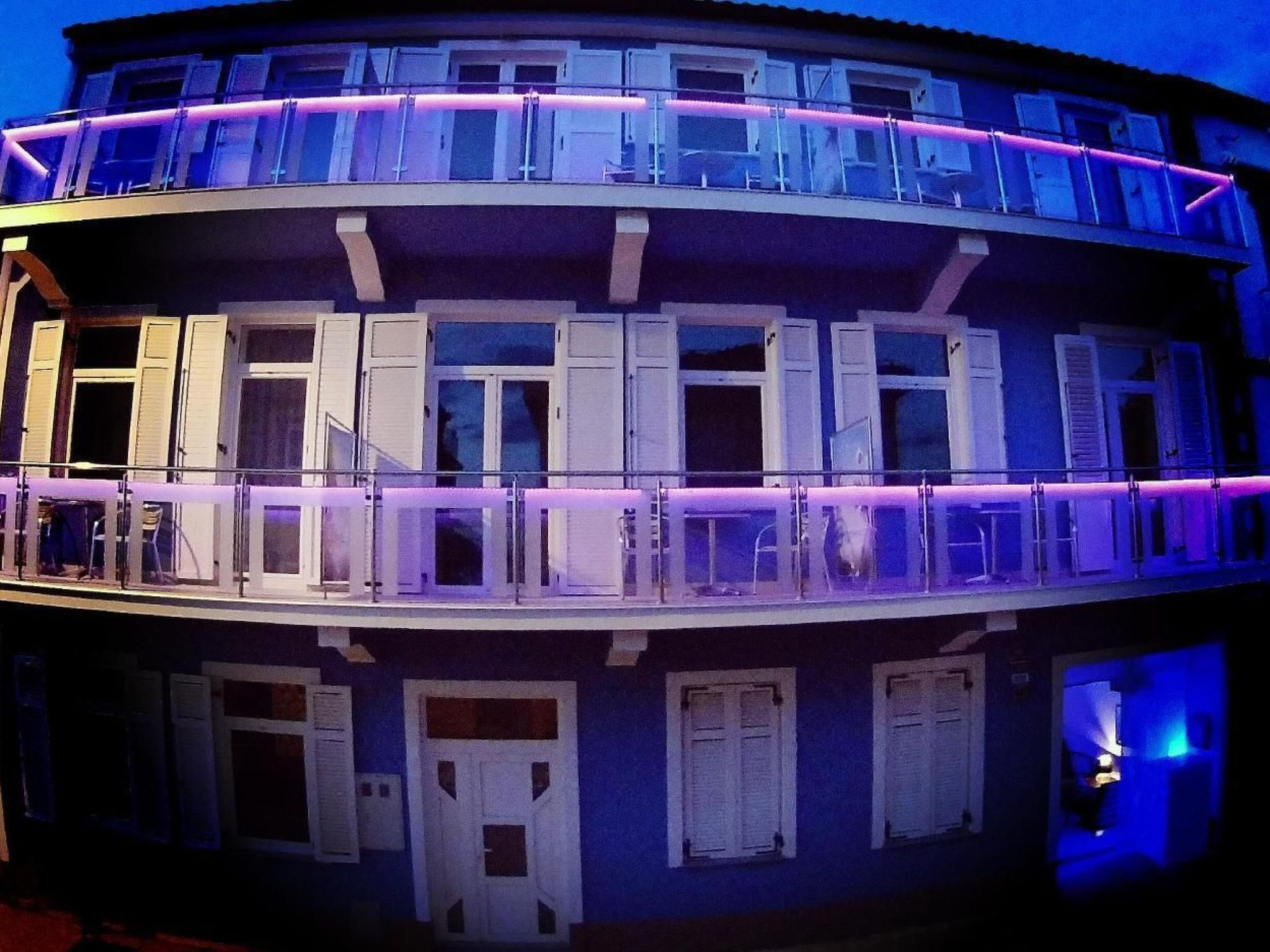 Studio-Appartement mit Blick auf das Wasser-Draußen