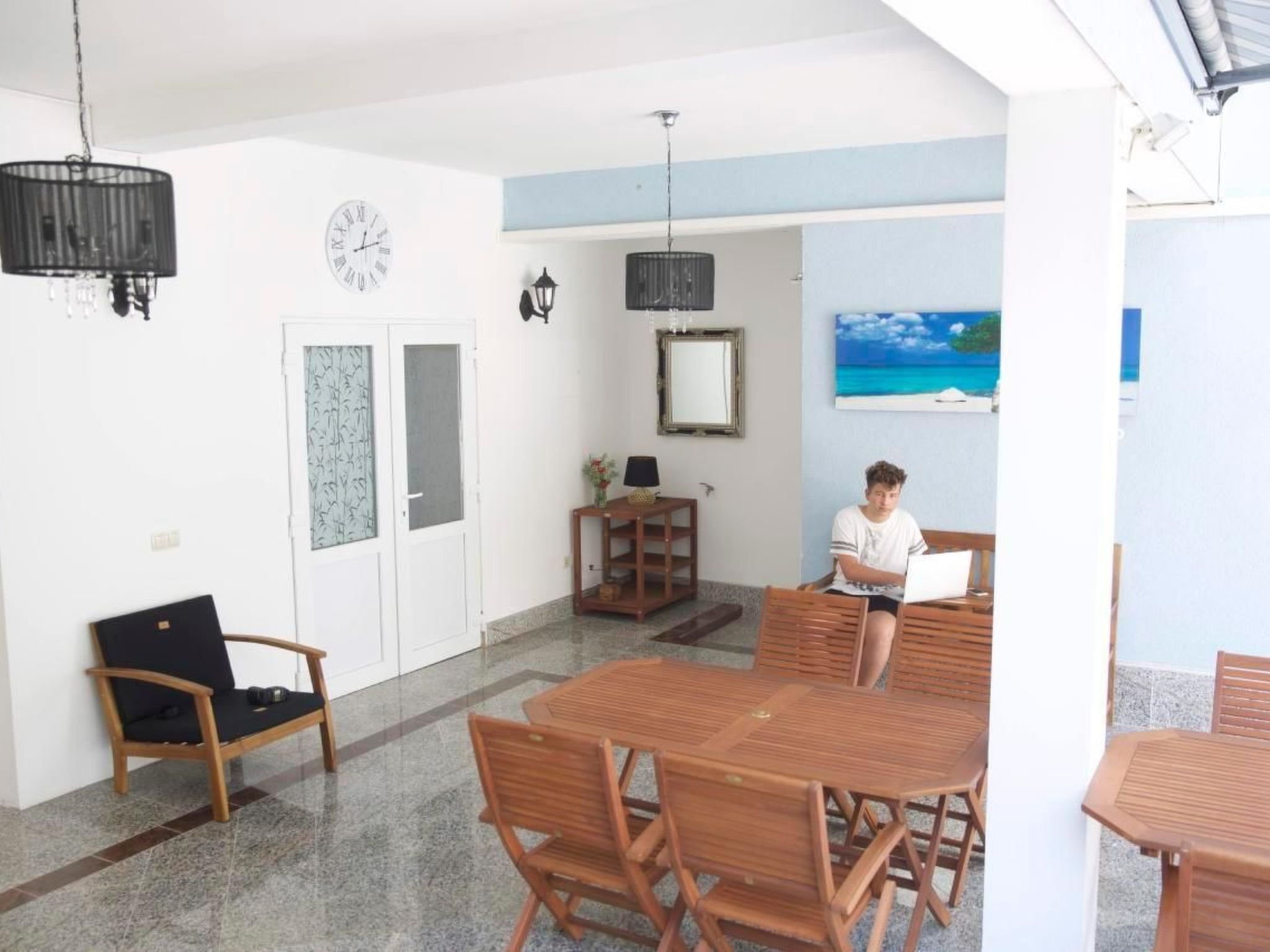 Studio-Appartement mit Blick auf das Wasser-Drinnen