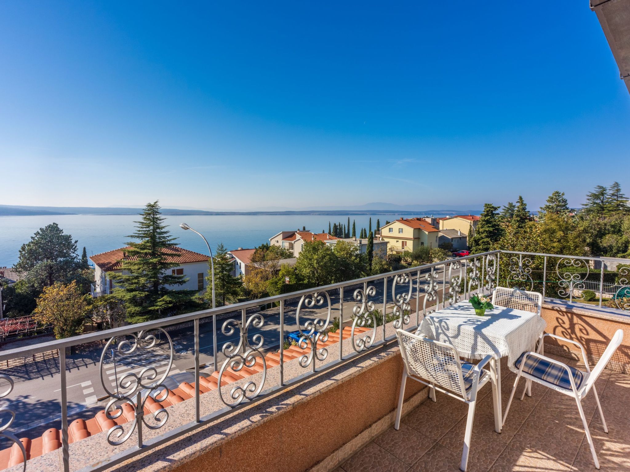 Wohnung in Crikvenica mit Terrasse mit Meerblick-Binnen