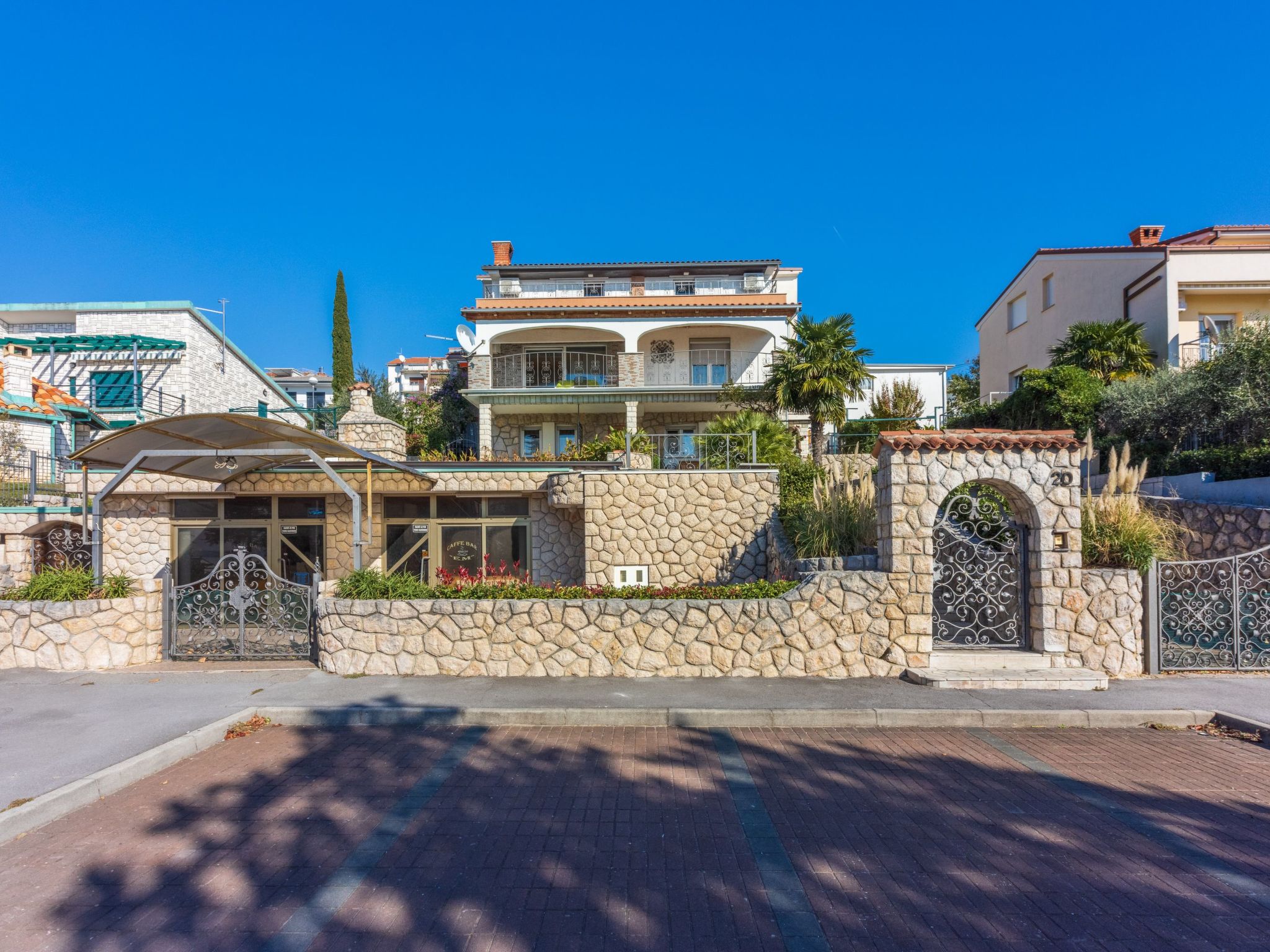 Wohnung in Crikvenica mit Terrasse mit Meerblick-Binnen
