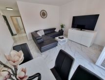 STRIGA: Vrijstaande vakantiewoning vlakbij zee in Crikvenica - thumbnail 1