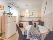 Zonnig appartement in Jadranovo, 170 meter van zee en strand - thumbnail 4