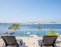 Appartement Iris: direct aan zee in Jadranovo, op 5 meter van het strand - thumbnail 1