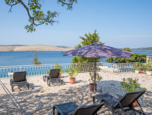 Appartement Iris: direct aan zee in Jadranovo, op 5 meter van het strand - thumbnail 2