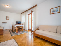 Appartement Fuma nabij zee in Jadranovo met zwembad en tuin - thumbnail 2