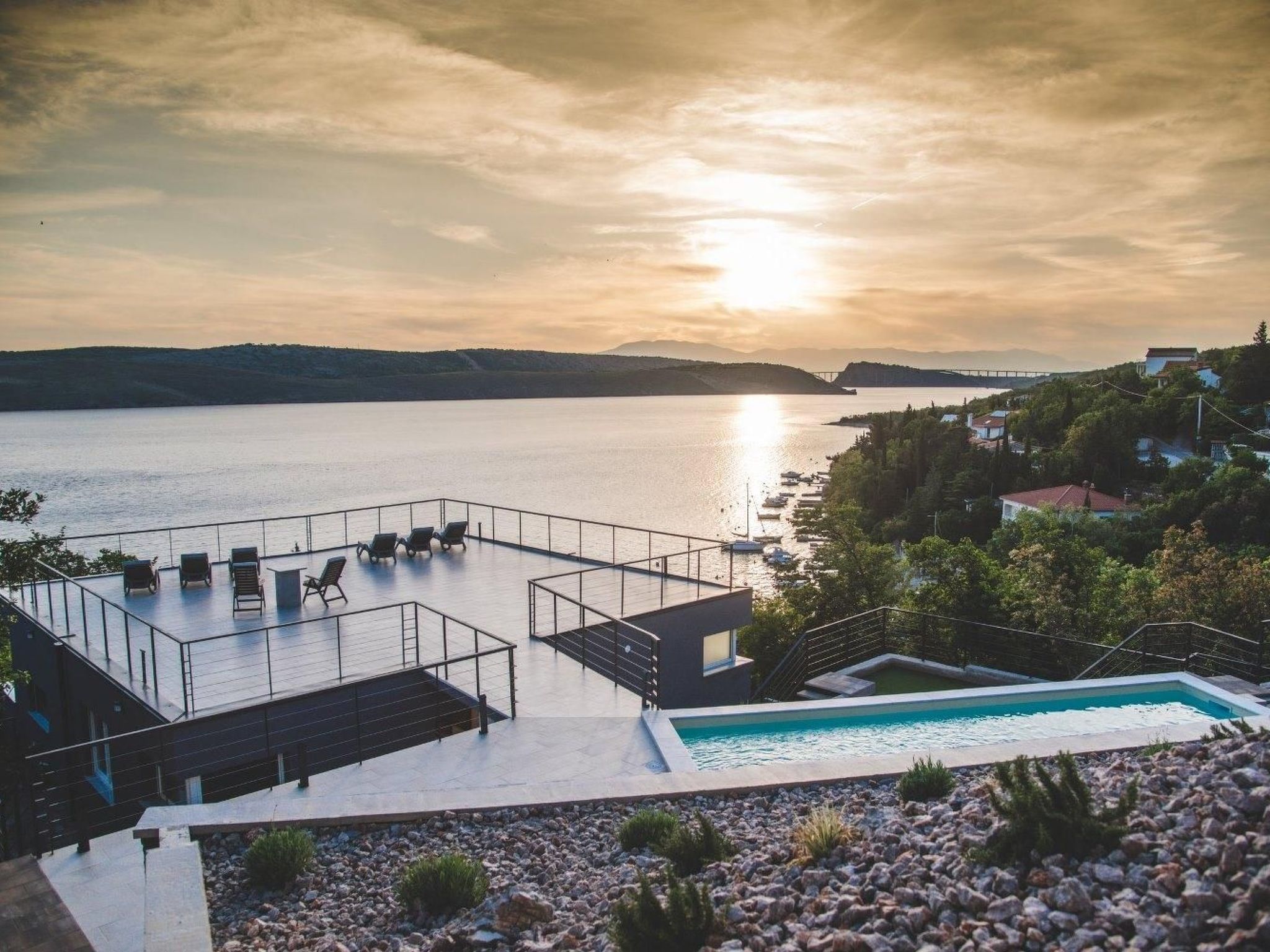 Für 7 Personen und 1 Kind-Binnen