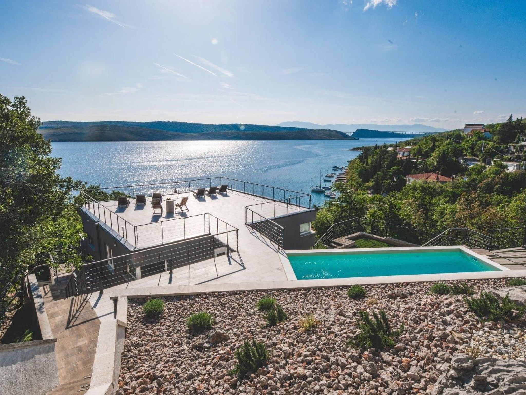 Für 7 Personen und 1 Kind-Binnen