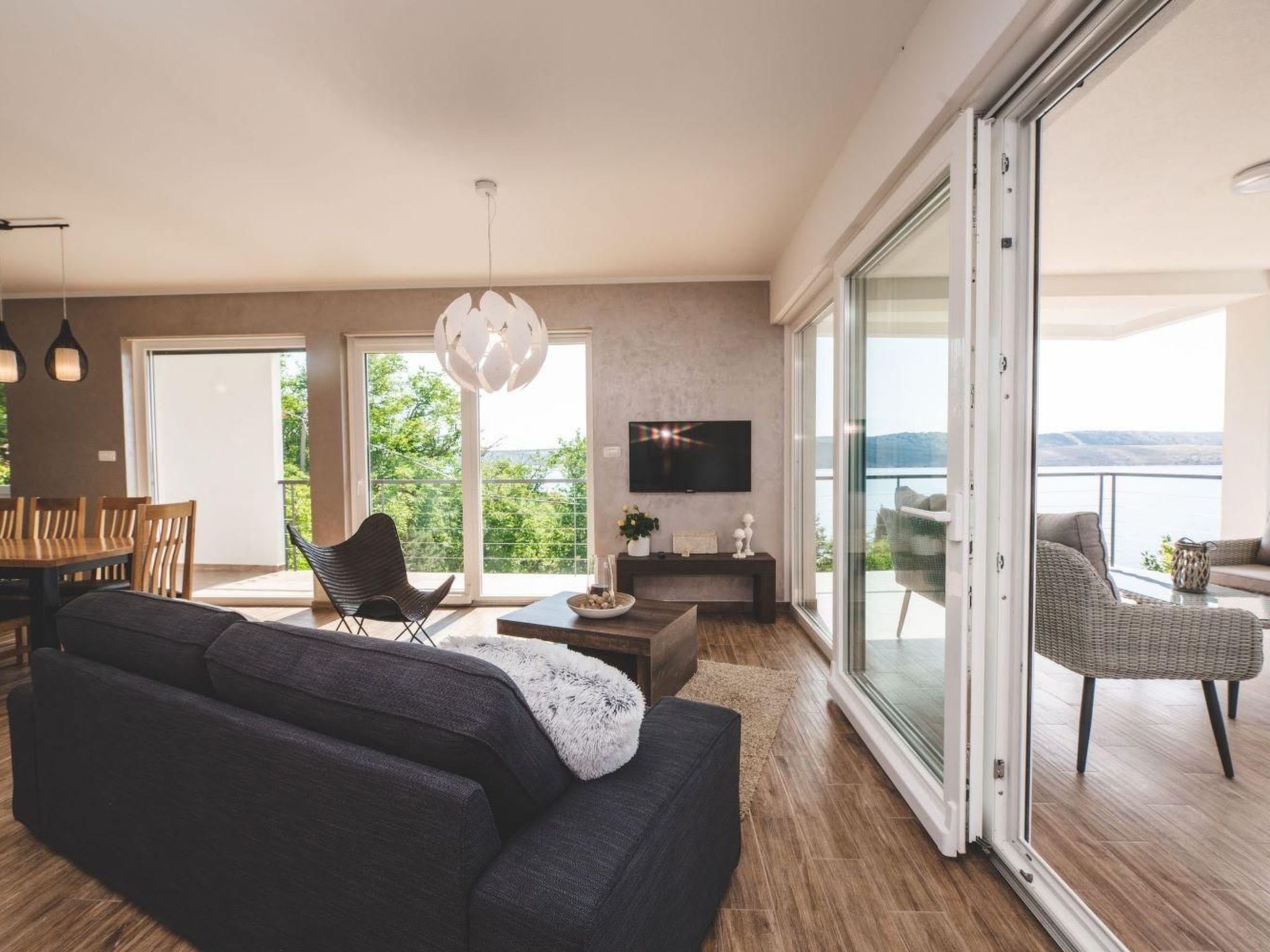 Für 7 Personen und 1 Kind-Binnen