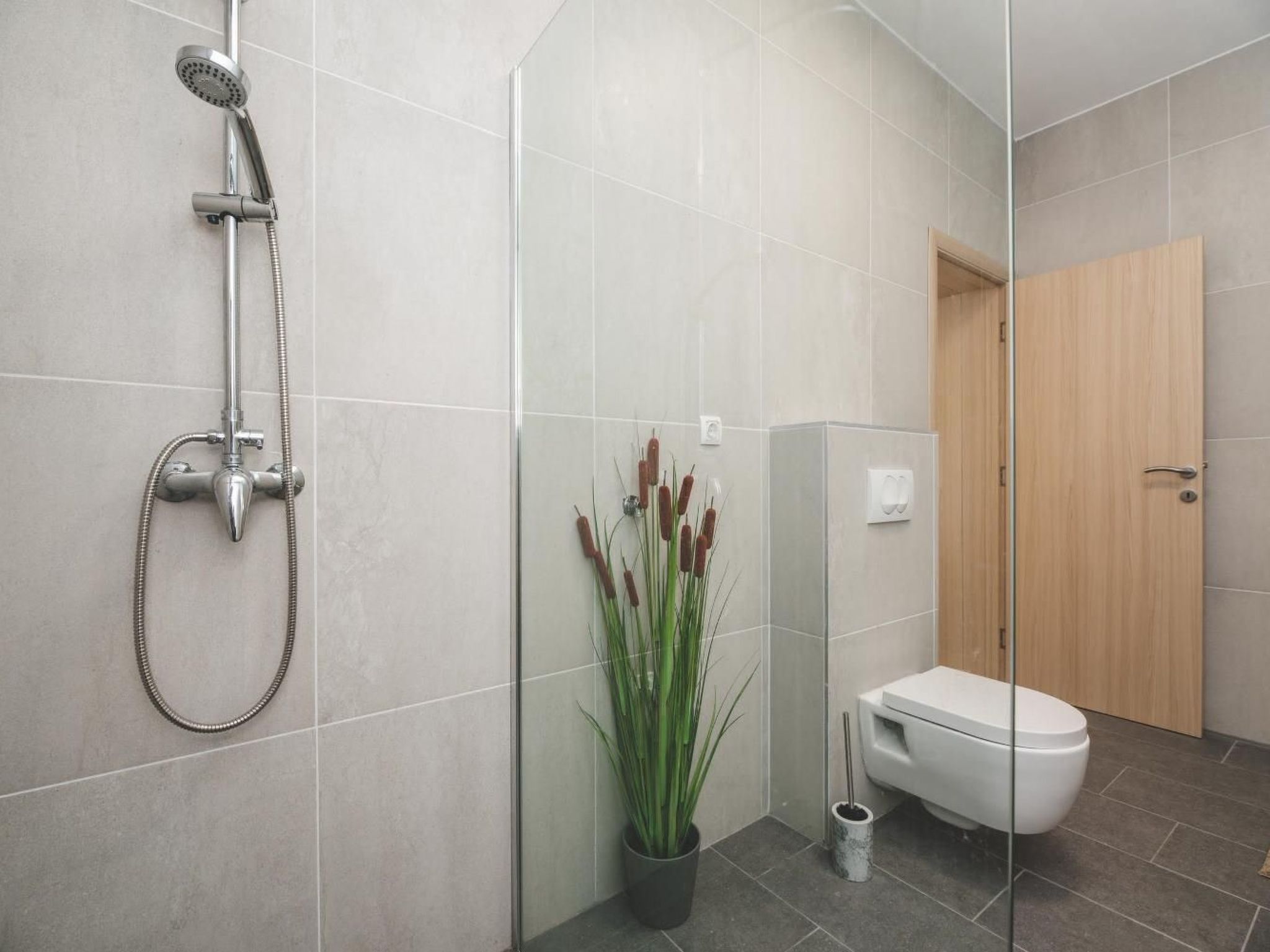 Für 7 Personen und 1 Kind