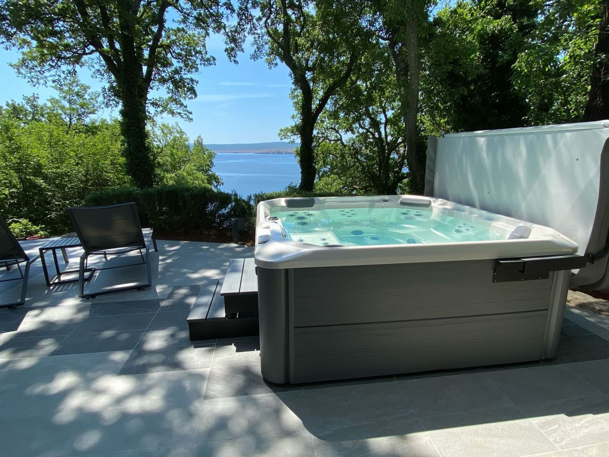 Ferienvilla mit Whirlpool-Draußen