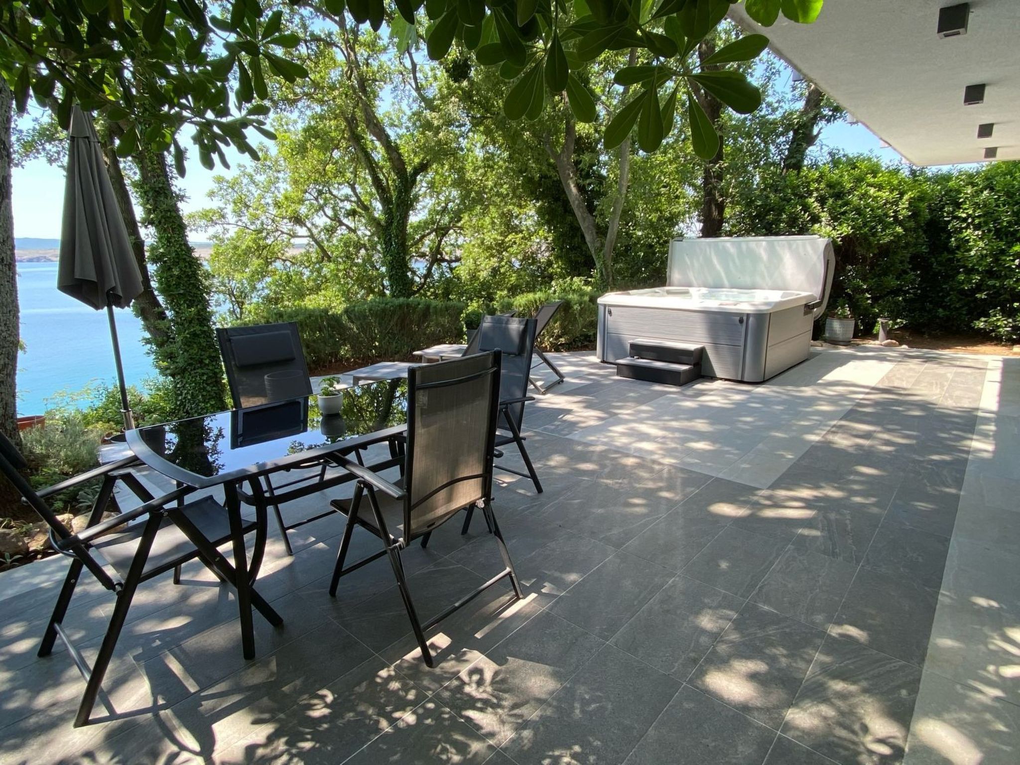 Ferienvilla mit Whirlpool-Draußen