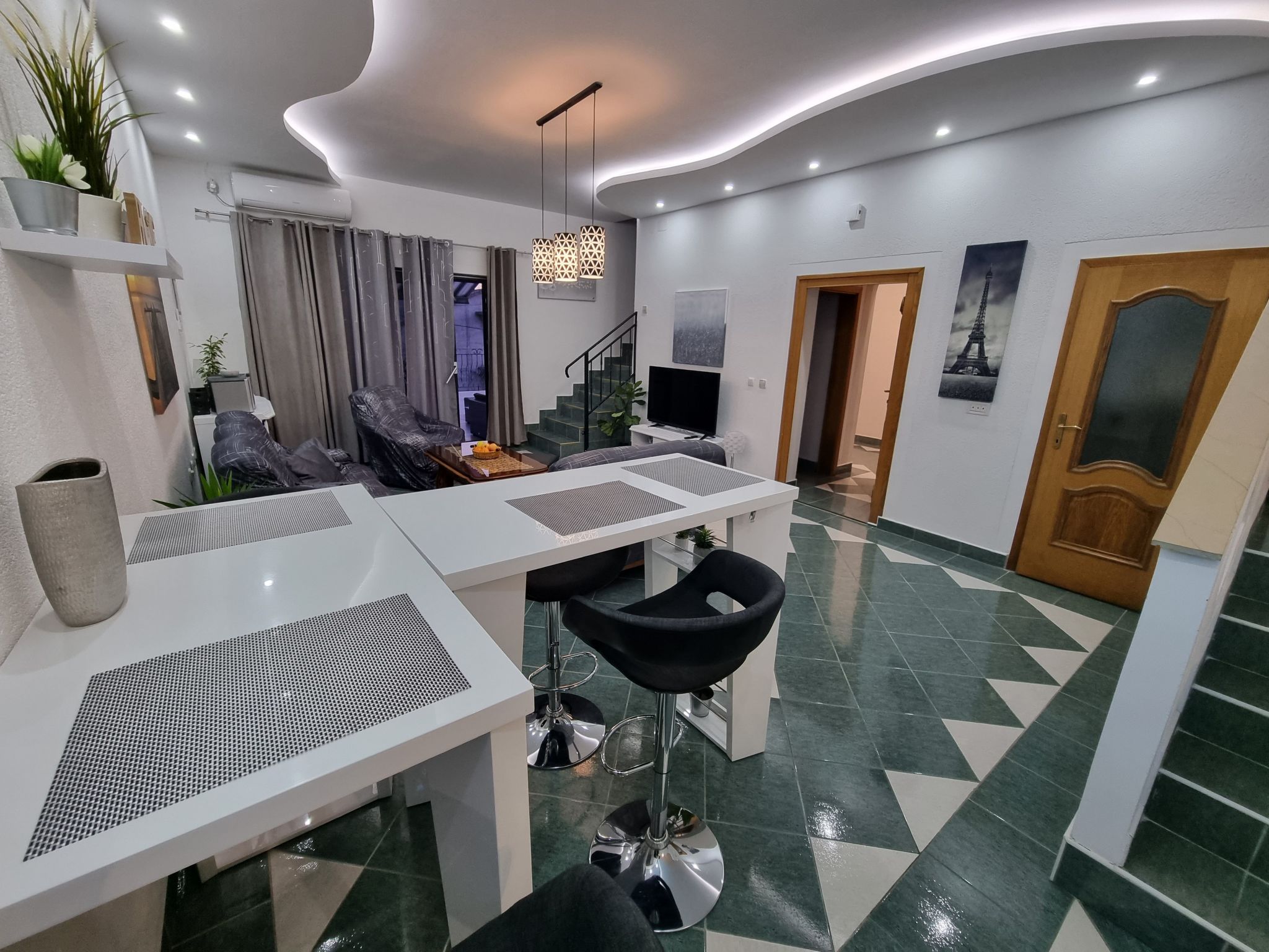 Mit privatem Pool und Sauna-Inside