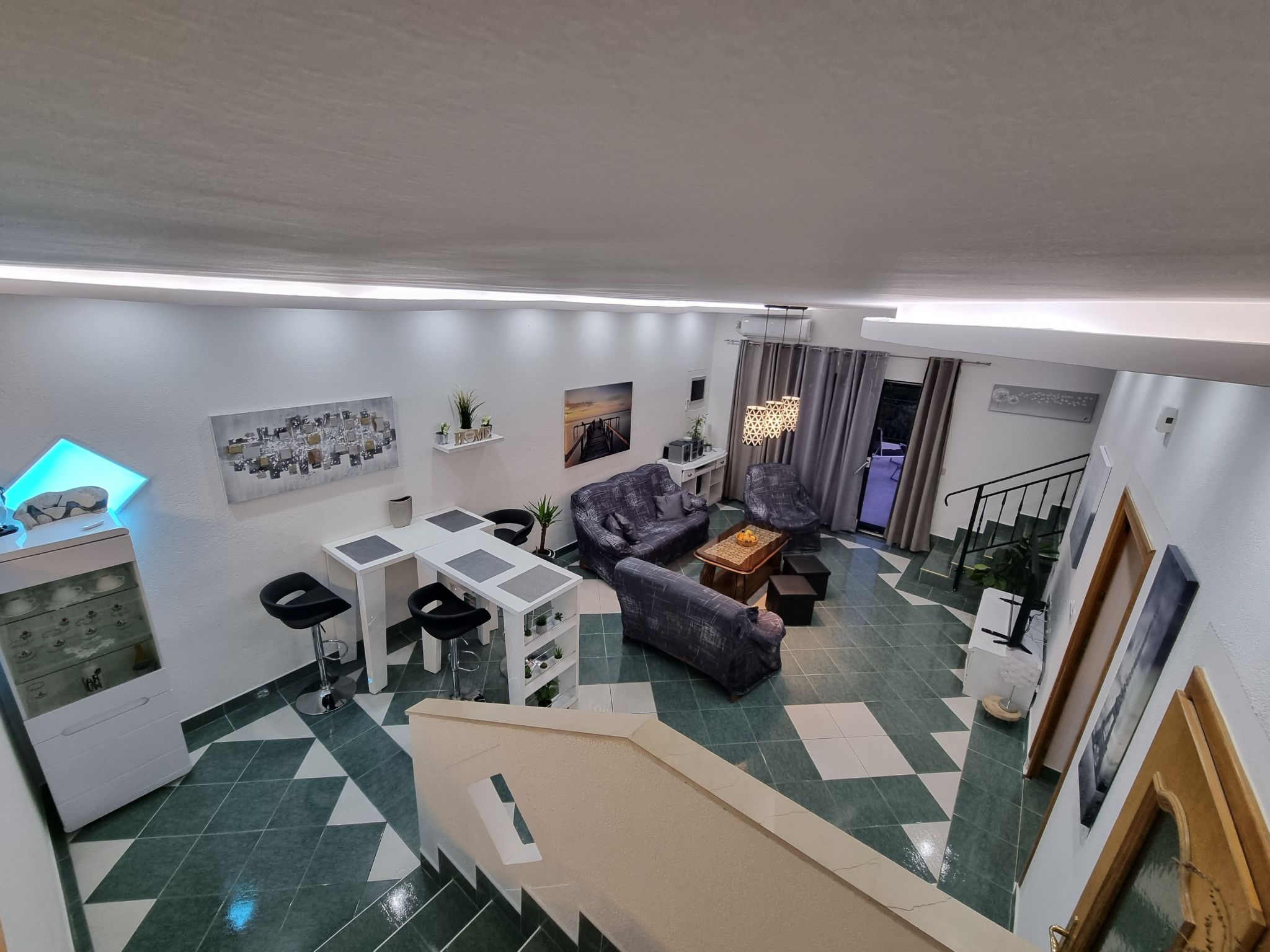 Mit privatem Pool und Sauna-Inside