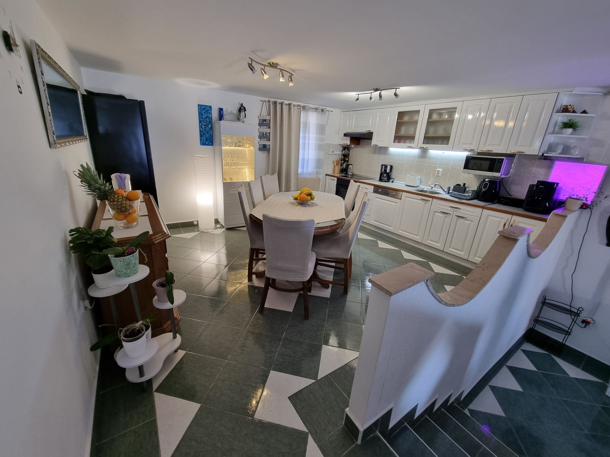 Mit privatem Pool und Sauna-Inside