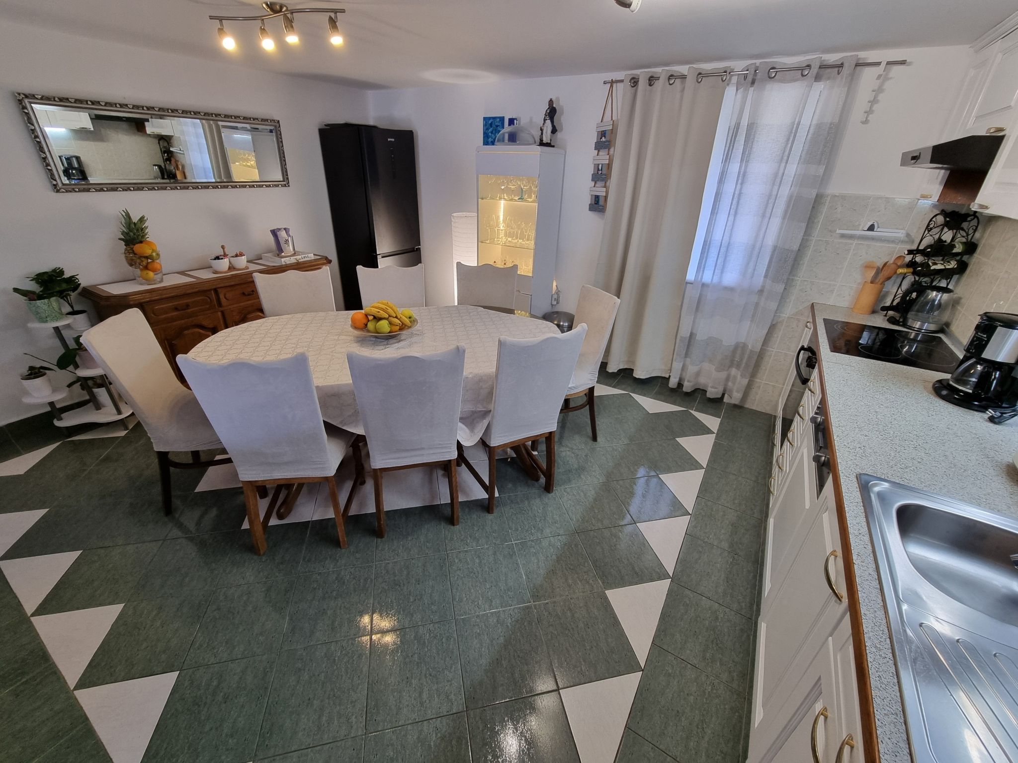 Mit privatem Pool und Sauna-Inside