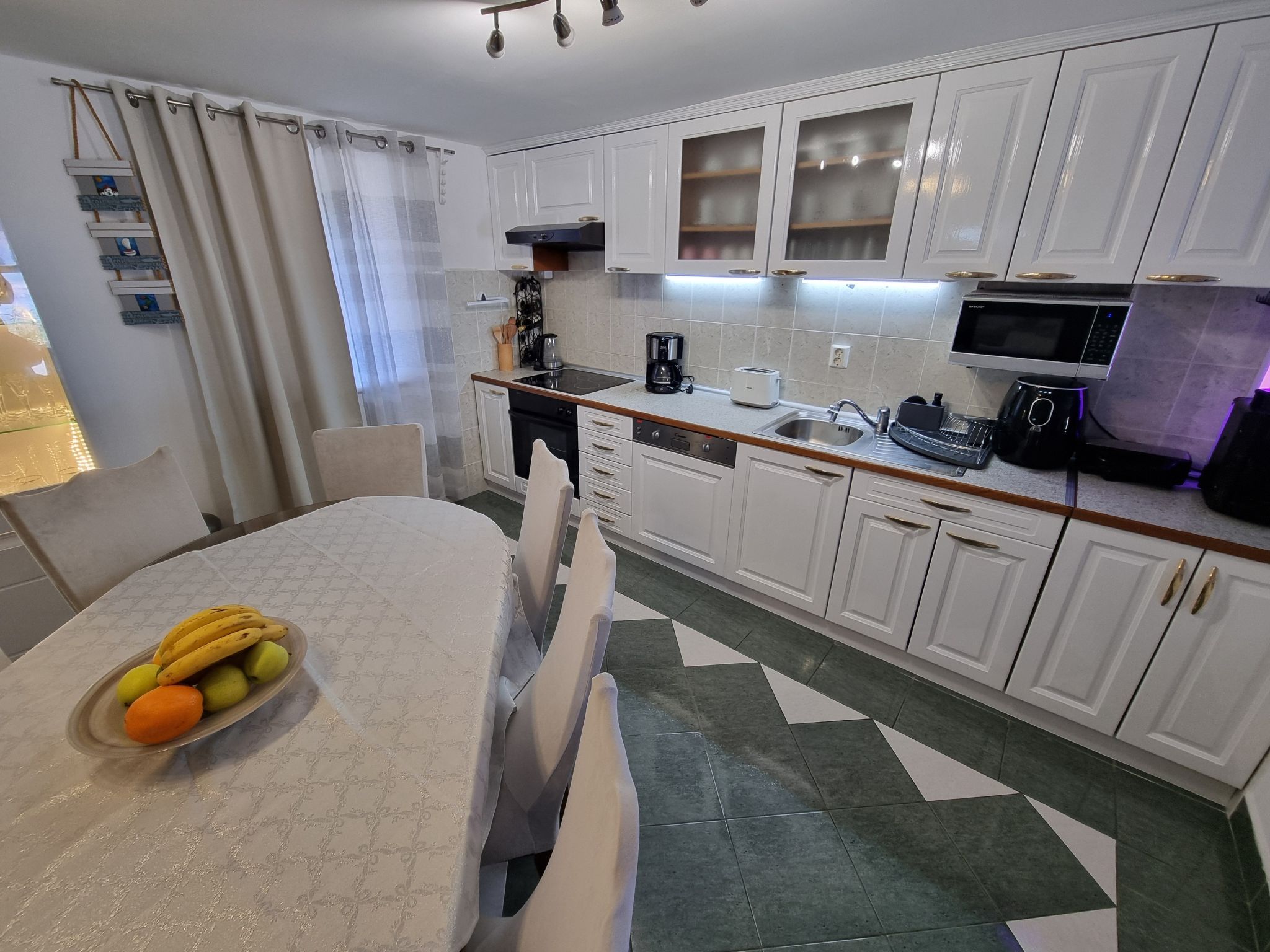 Mit privatem Pool und Sauna-Inside